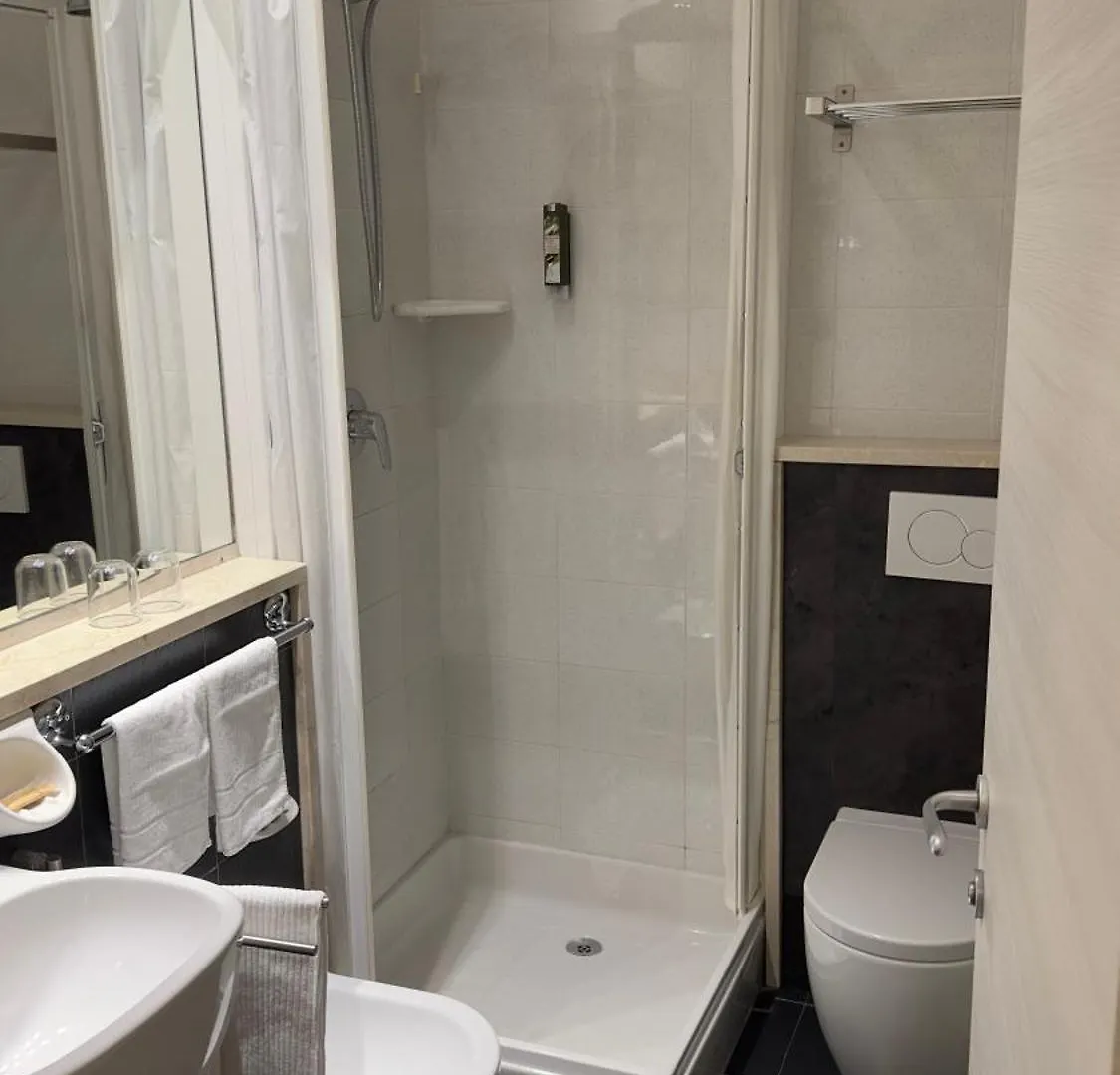 סירמיונה Hotel Luna