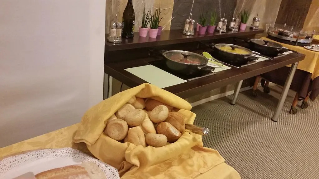 卢纳酒店 西尔米奥奈 酒店