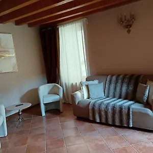 בית הארחה Luxury, סירמיונה