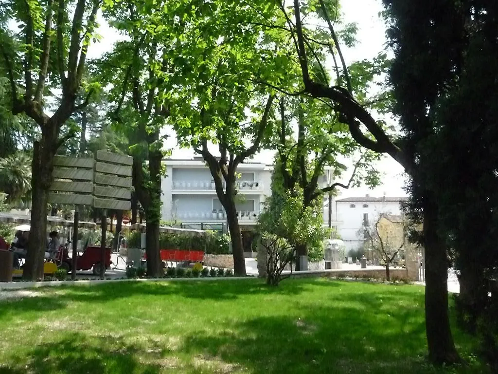 Hotel Luna Σιρμιόνε
